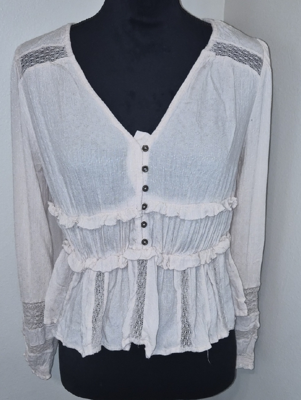 American Eagle Outfitters Cream Ruffle Button-Front Blouse